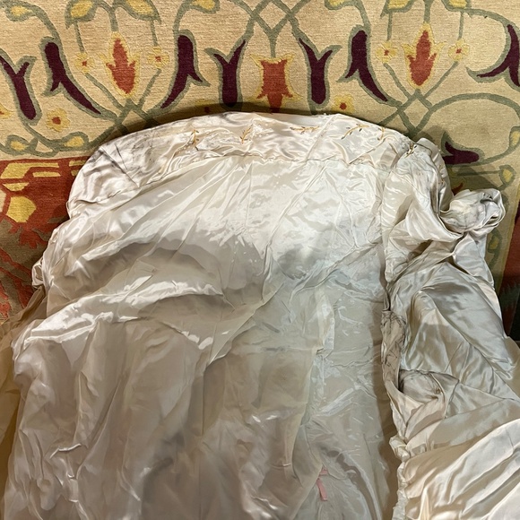 Vintage 90’s Custom 100% Silk bridal Gown by Cynthia C. - Picture 7 of 13